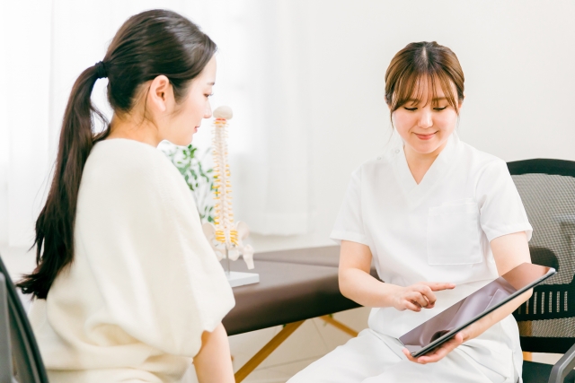 歯科衛生士と話している様子